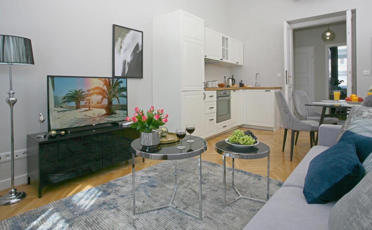 Gem Apartment By Castle Красков Екстериор снимка
